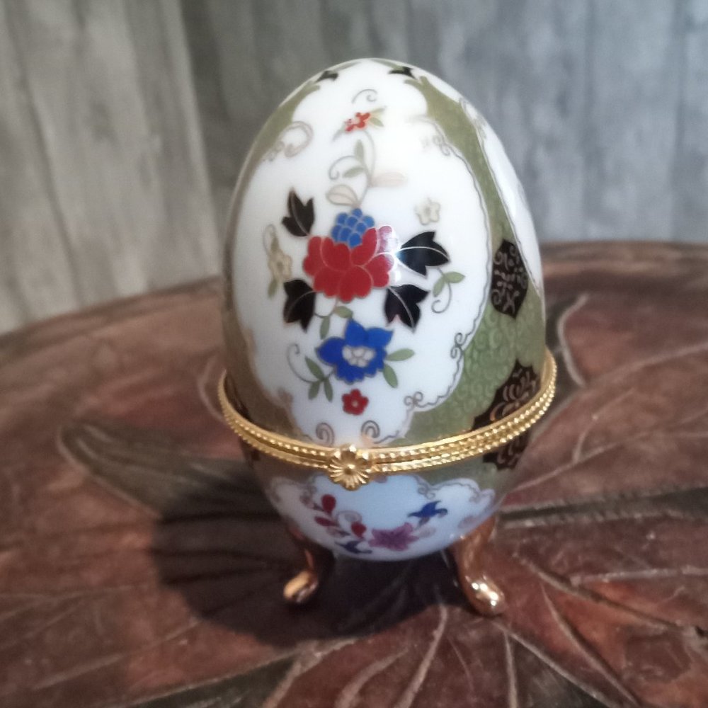 Egg Jewelry Holder Hand Painted 3 Footed Egg View 4